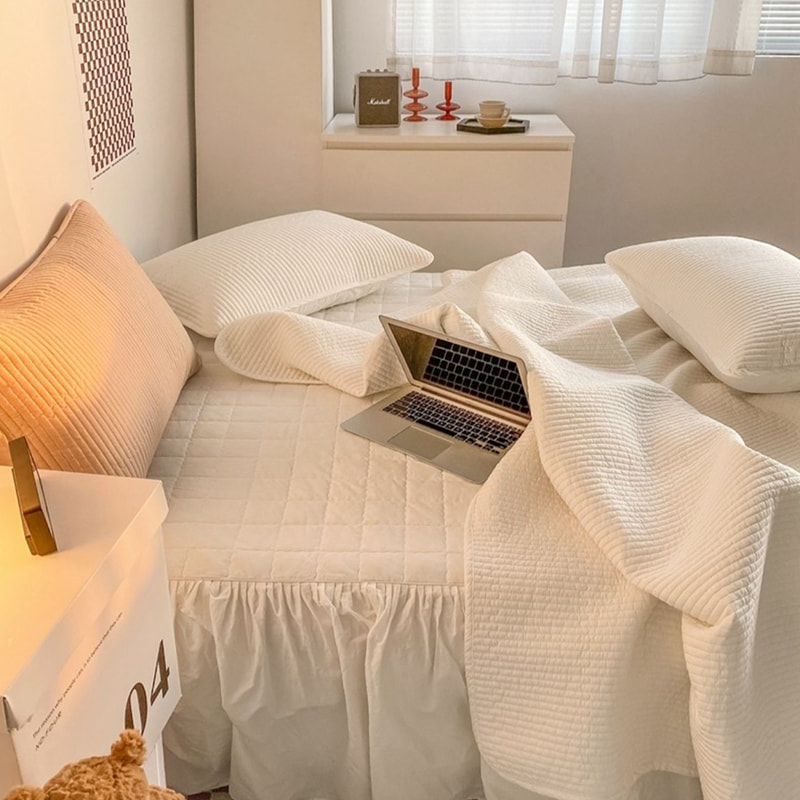 Juego de cubierta de cama sólida de encaje acolchado